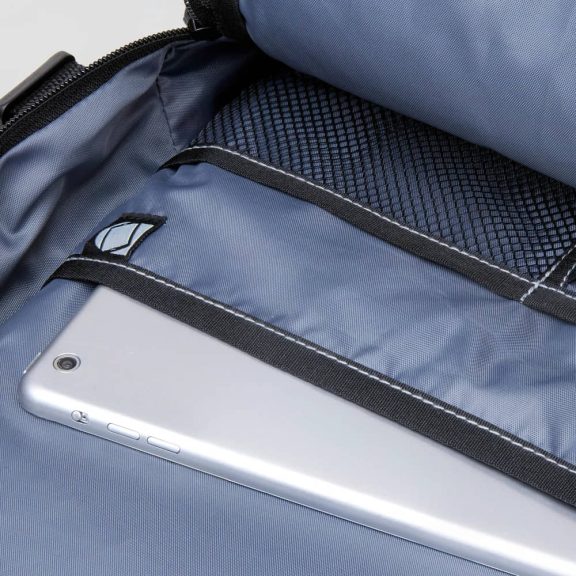 Dicota D31008 Universal 15.6" laptop hátizsák, vízlepergető anyag, 30L, fekete