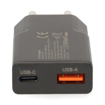 Nedis WCHA30BK 30 W GaN fali töltő, USB-C PD3.0 és USB-A Quick Charge porttal, fekete.