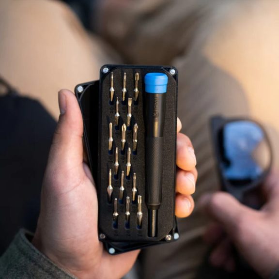 Ifixit Minnow Precision Bit Set precíziós bitkészlet, mágneses tok, SIM tű