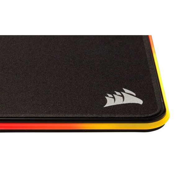 Corsair MM800 RGB POLARIS Cloth Edition gamer egérpad 15 zónás RGB világítással és beépített USB pass-through porttal.